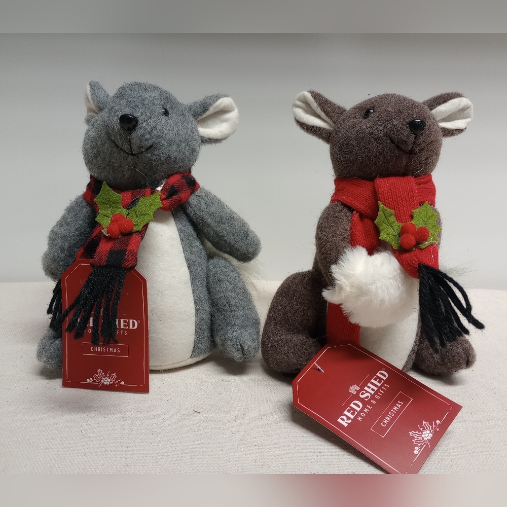 Red Shed Christmas Squirrel Decor Set